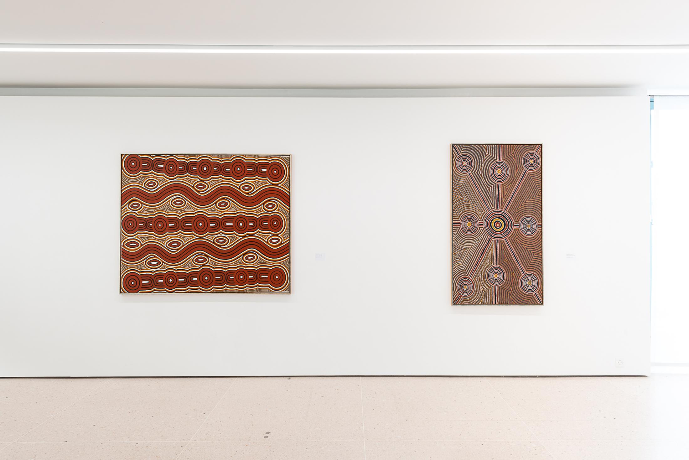 Exhibition View Groupshow «My Mothers Country; view on Sandy Petyarre, History of Alerte of Entibera, 1996; Walter Dixon, Meeting in Mythological Time, 1989» at Kunsthaus Zug, Zug, 2019 / Photo: Jorit Aust / Courtesy: the artists, Collection Clement and Kunsthaus Zug