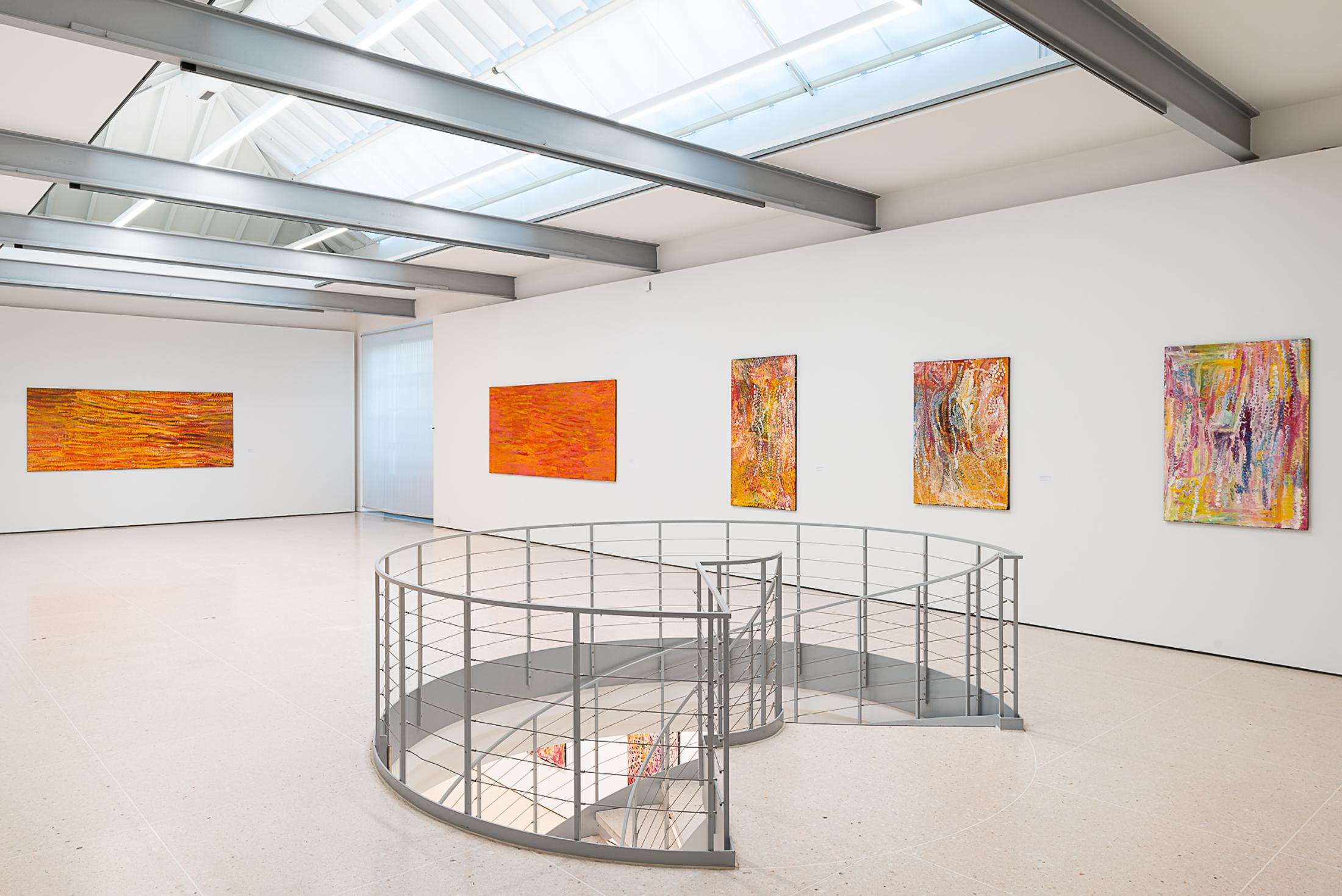 Exhibition View Groupshow «My Mothers Country; view on Emily Kame Kngwarreye» at Kunsthaus Zug, Zug, 2019 / Photo: Jorit Aust / Courtesy: the artists, Collection Clement and Kunsthaus Zug