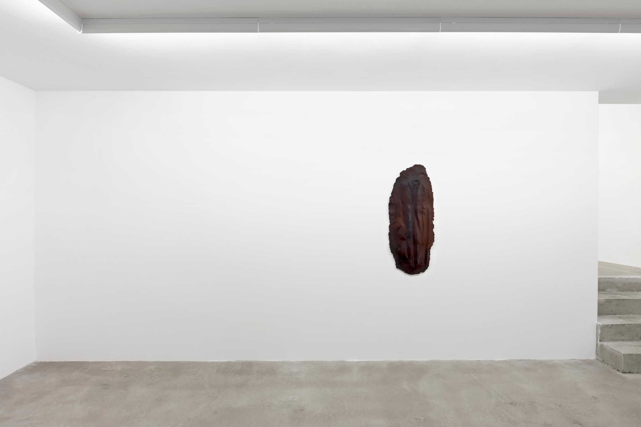 Exhibition View Nicola Martini Soloshow «and welded skin; view on Nicola Martini, Senza Titolo (Molten Series), 2020, thermal sand, epoxy resin and graphite powder, 114.5 x 49 x 5 cm» at GALERIE PHILIPPZOLLINGER, Zurich, 2020 / Photo: Conradin Frei / Courtesy: the artist and GALERIE PHILIPPZOLLINGER