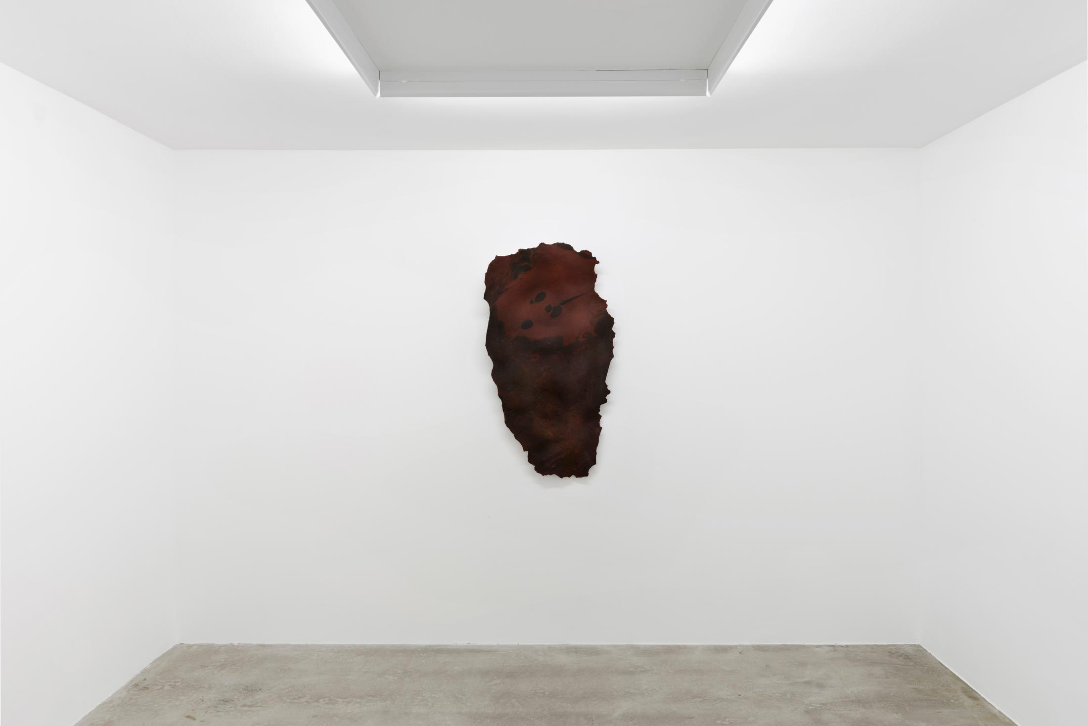 Exhibition View Nicola Martini Soloshow «and welded skin; view on Nicola Martini, Senza Titolo (Molten Series), 2020, thermal sand, epoxy resin and graphite powder, 114.5 x 49 x 5 cm» at GALERIE PHILIPPZOLLINGER, Zurich, 2020 / Photo: Conradin Frei / Courtesy: the artist and GALERIE PHILIPPZOLLINGER