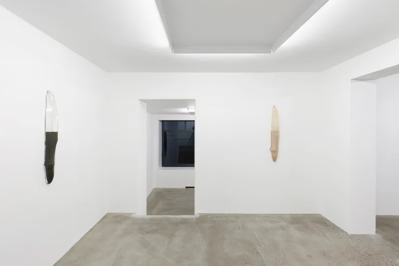 Exhibition View Nicola Martini Soloshow «and welded skin» at GALERIE PHILIPPZOLLINGER, Zurich, 2020 / Photo: Conradin Frei / Courtesy: the artist and GALERIE PHILIPPZOLLINGER