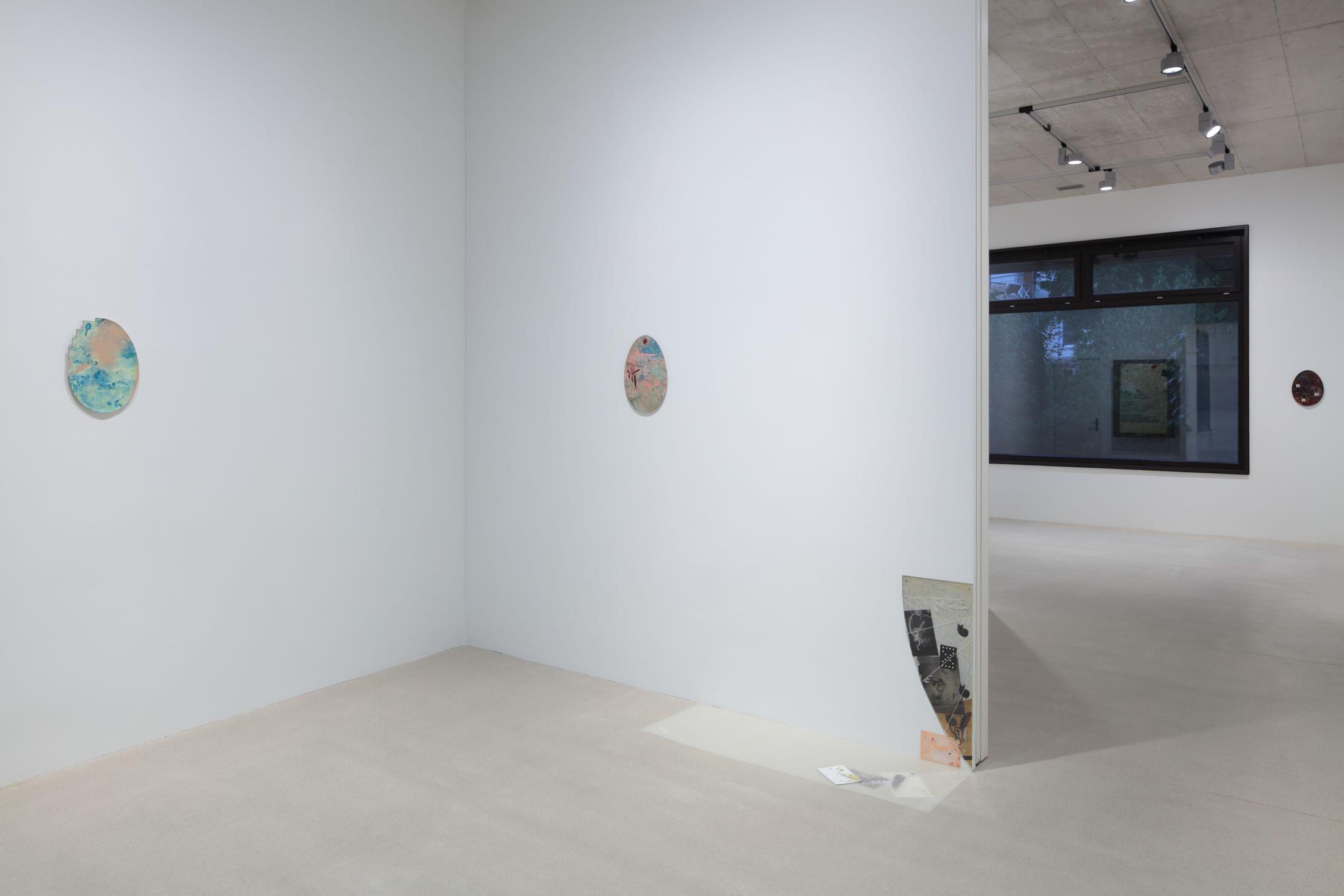 Exhibition View Niels Trannois Solo Show «KERNING» at Windhager von Kaenel, Zürich, 2023 / Photo: WvK / Courtesy: the artist and Windhager von Kaenel