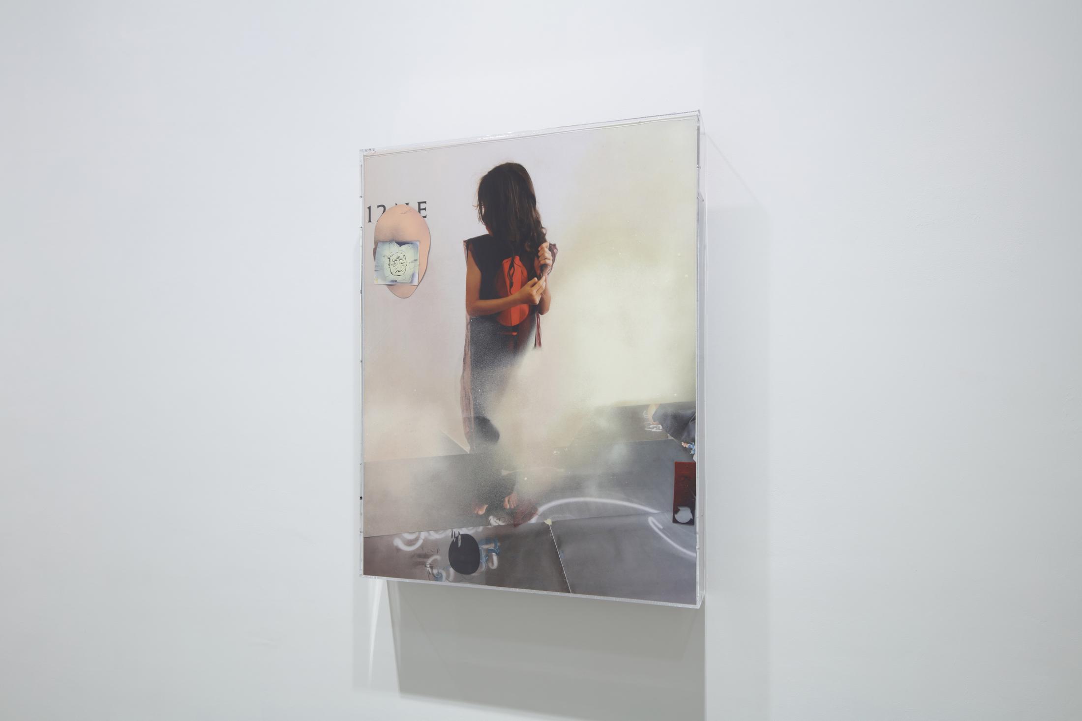 Exhibition View Niels Trannois Solo Show «KERNING; view on Le blizzard, incident du chien pendant la nuit, 2022, print on fabric, porcelain paper, oil, mdf, plexiglas 90 x 70 x 10cm» at Windhager von Kaenel, Zürich, 2023 / Photo: WvK / Courtesy: the artist and Windhager von Kaenel