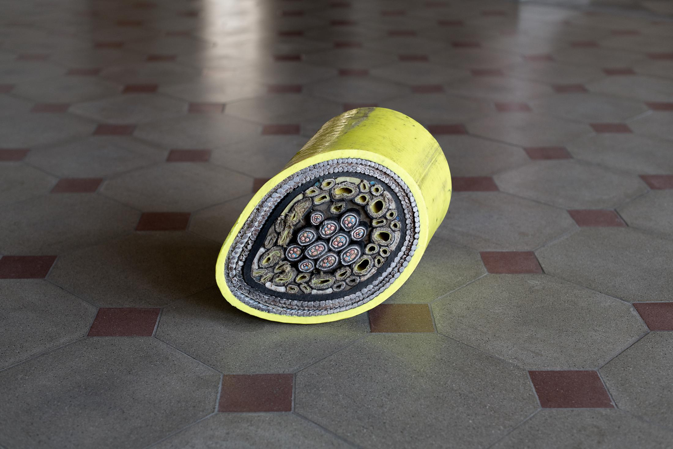 Installation View Nina Canell «Reflexologies / View on: Brief Syllable (Skewed), 2018» at Kunstmuseum St. Gallen, 2018 / Courtesy: Galerie Barbara Wien, Daniel Marzona und Mendes Wood / Photo: Sebastian Stadler