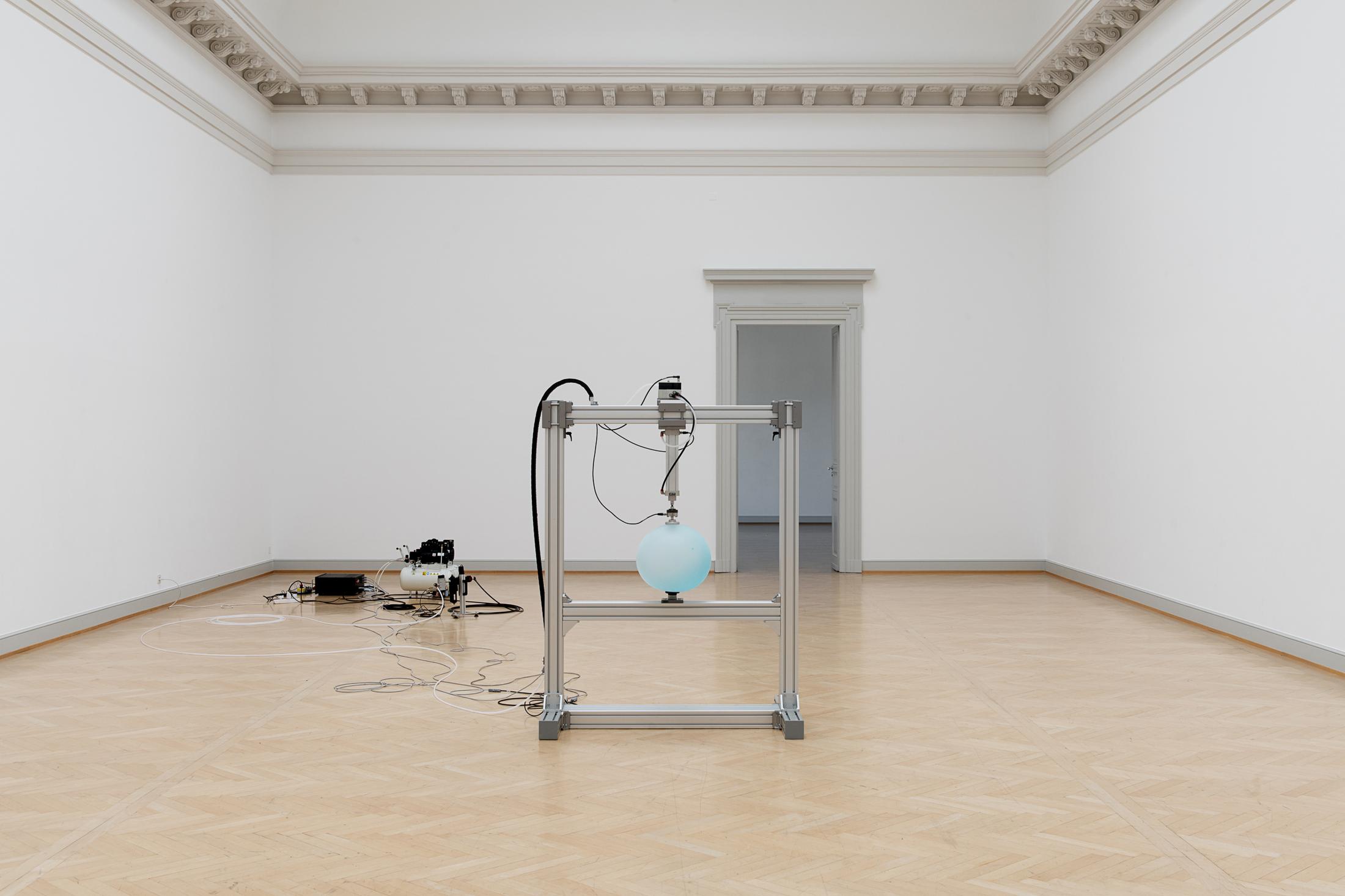 Installation View Nina Canell featuring Robin Watkins «Reflexologies, 2018» at Kunstmuseum St. Gallen, 2018 / Courtesy: the artist / Photo: Sebastian Stadler