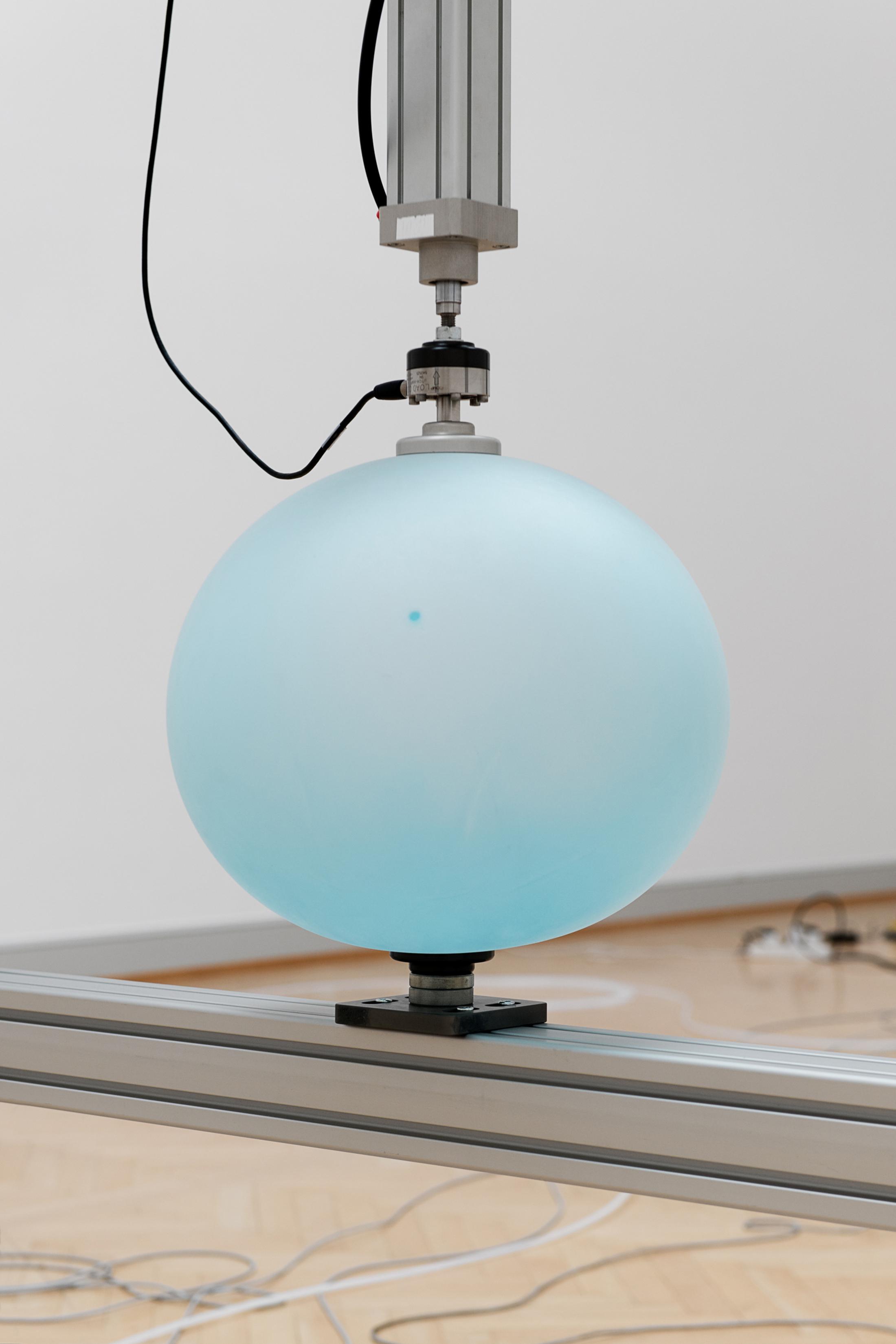 Installation View Nina Canell featuring Robin Watkins «Reflexologies, 2018» at Kunstmuseum St. Gallen, 2018 / Courtesy: the artist / Photo: Sebastian Stadler