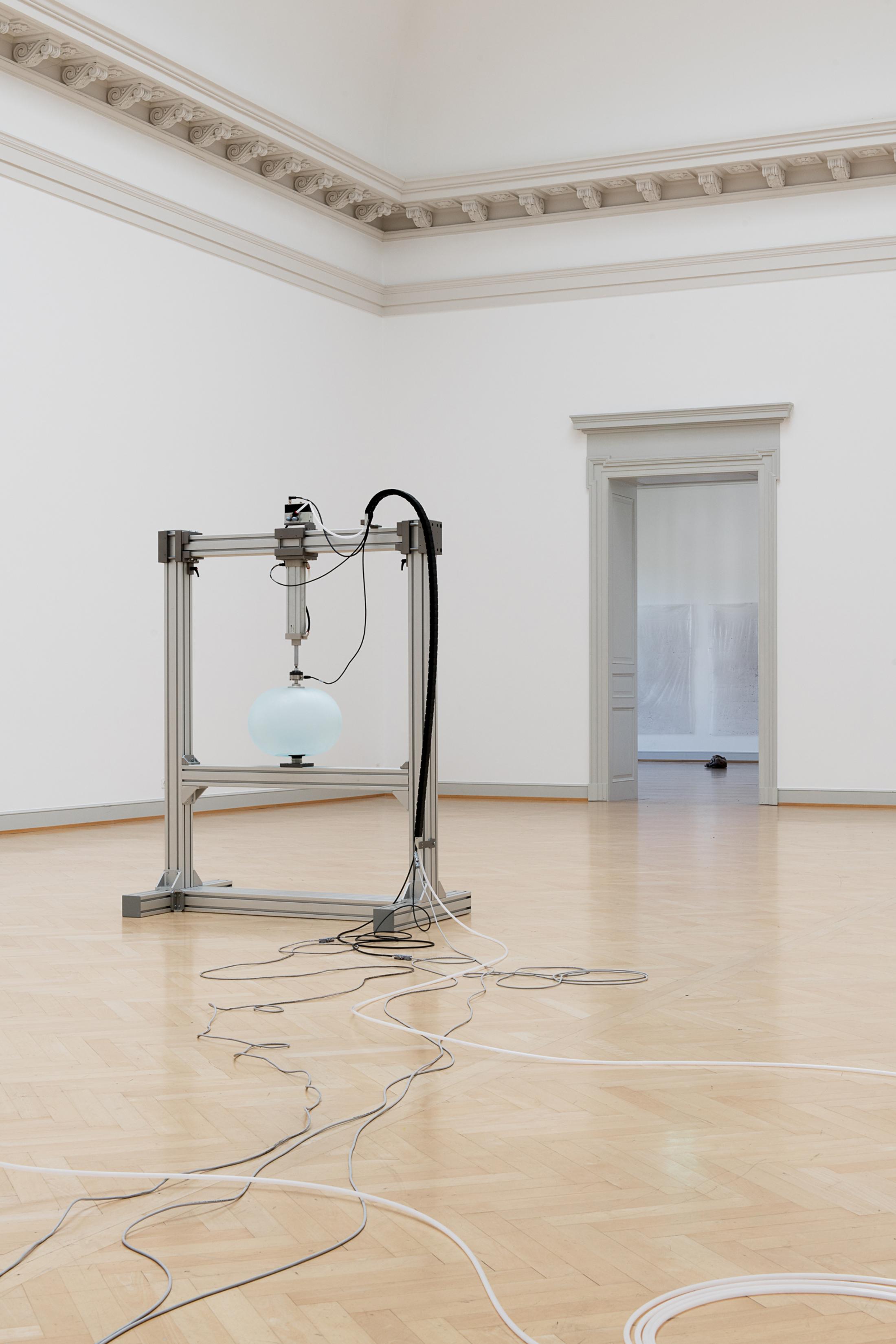 Installation View Nina Canell featuring Robin Watkins «Reflexologies, 2018» at Kunstmuseum St. Gallen, 2018 / Courtesy: the artist / Photo: Sebastian Stadler