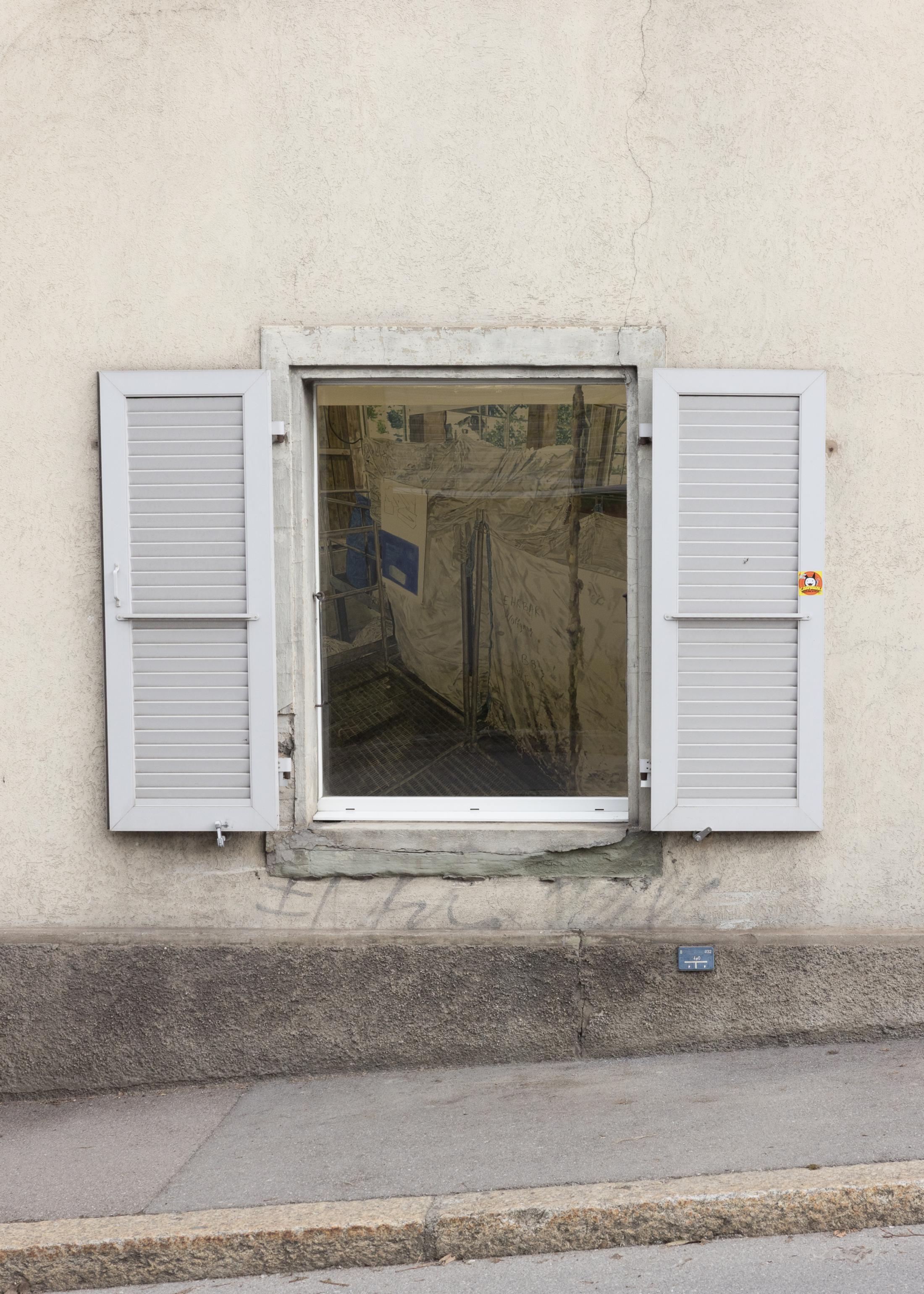 Exhibition View Duo Show Nina Rieben & Leanne Picthall «monday's ghost» at WallStreet, Fribourg, 2025 / Photo: Julie Folly / Courtesy: the artists and WallStreet