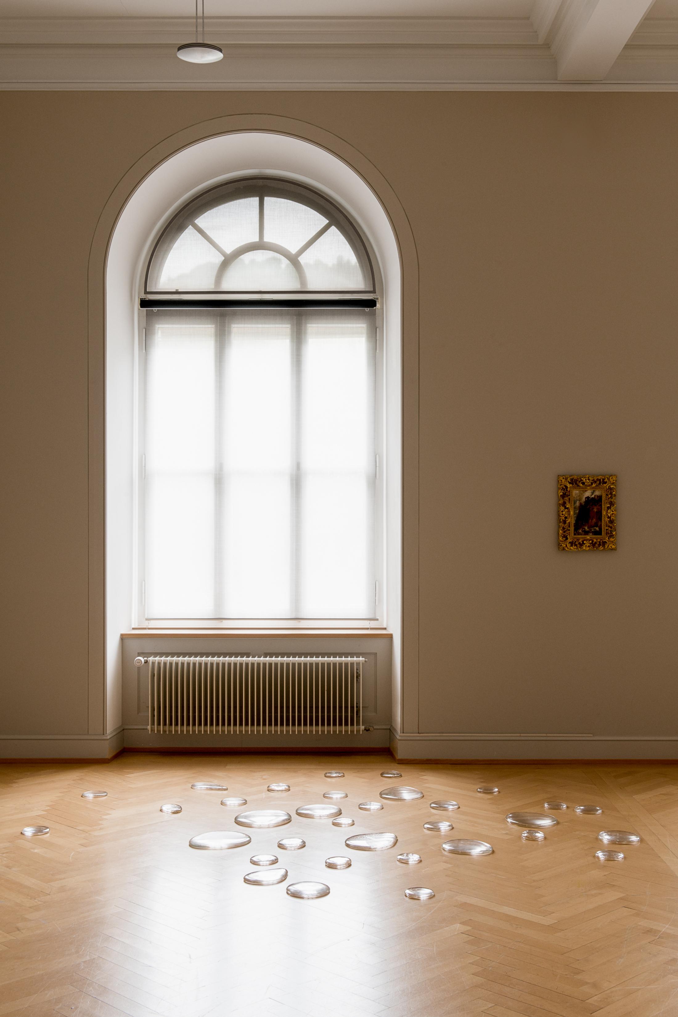 Installation View Olaf Nicolai «Echo, 2013» at Kunstmuseum St.Gallen / Courtesy Galerie EIGEN + ART Leipzig/Berlin / Photo: Sebastian Stadler 2018, ProLitteris, Zürich