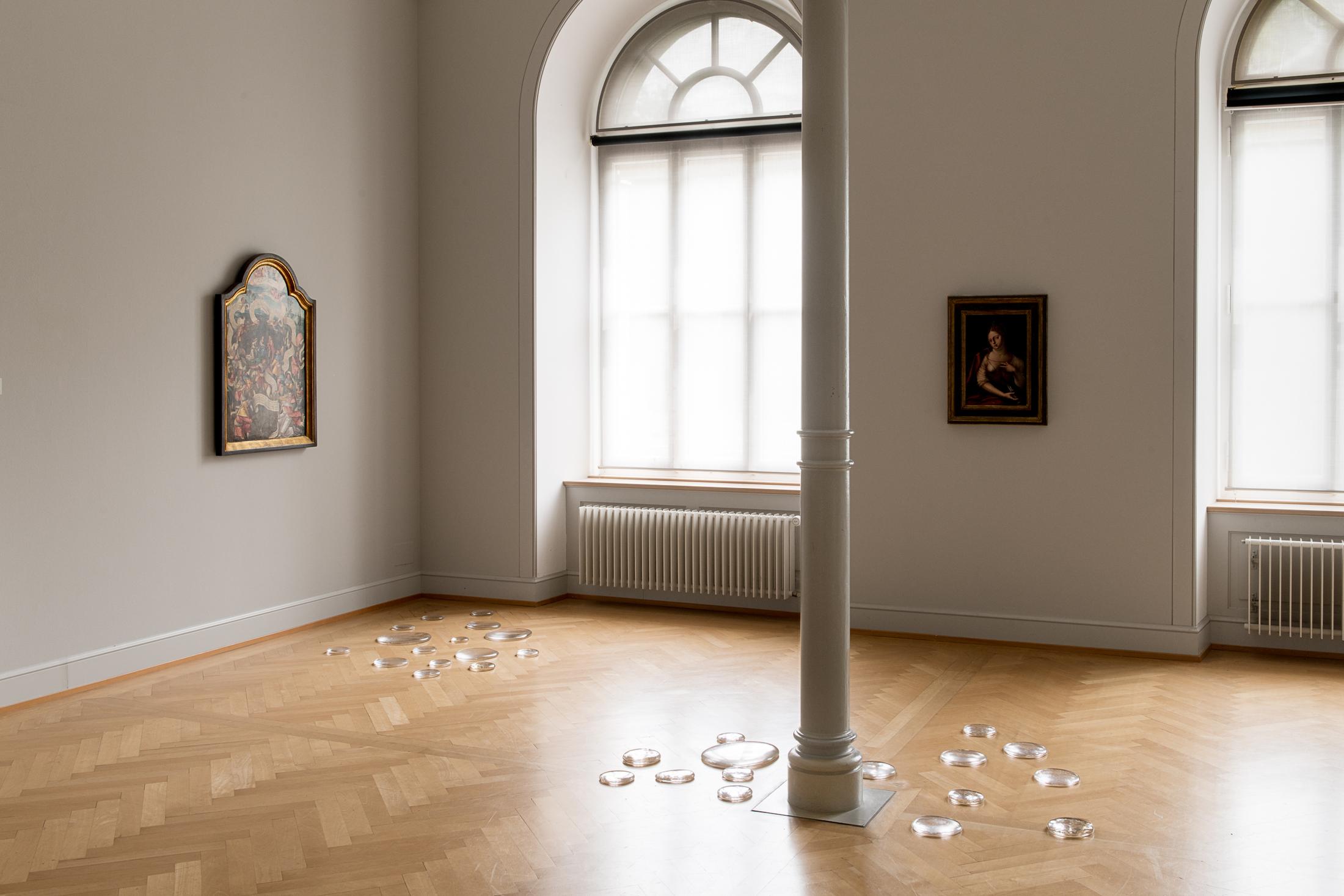 Installation View Olaf Nicolai «Echo, 2013» at Kunstmuseum St.Gallen / Courtesy Galerie EIGEN + ART Leipzig/Berlin / Photo: Sebastian Stadler 2018, ProLitteris, Zürich
