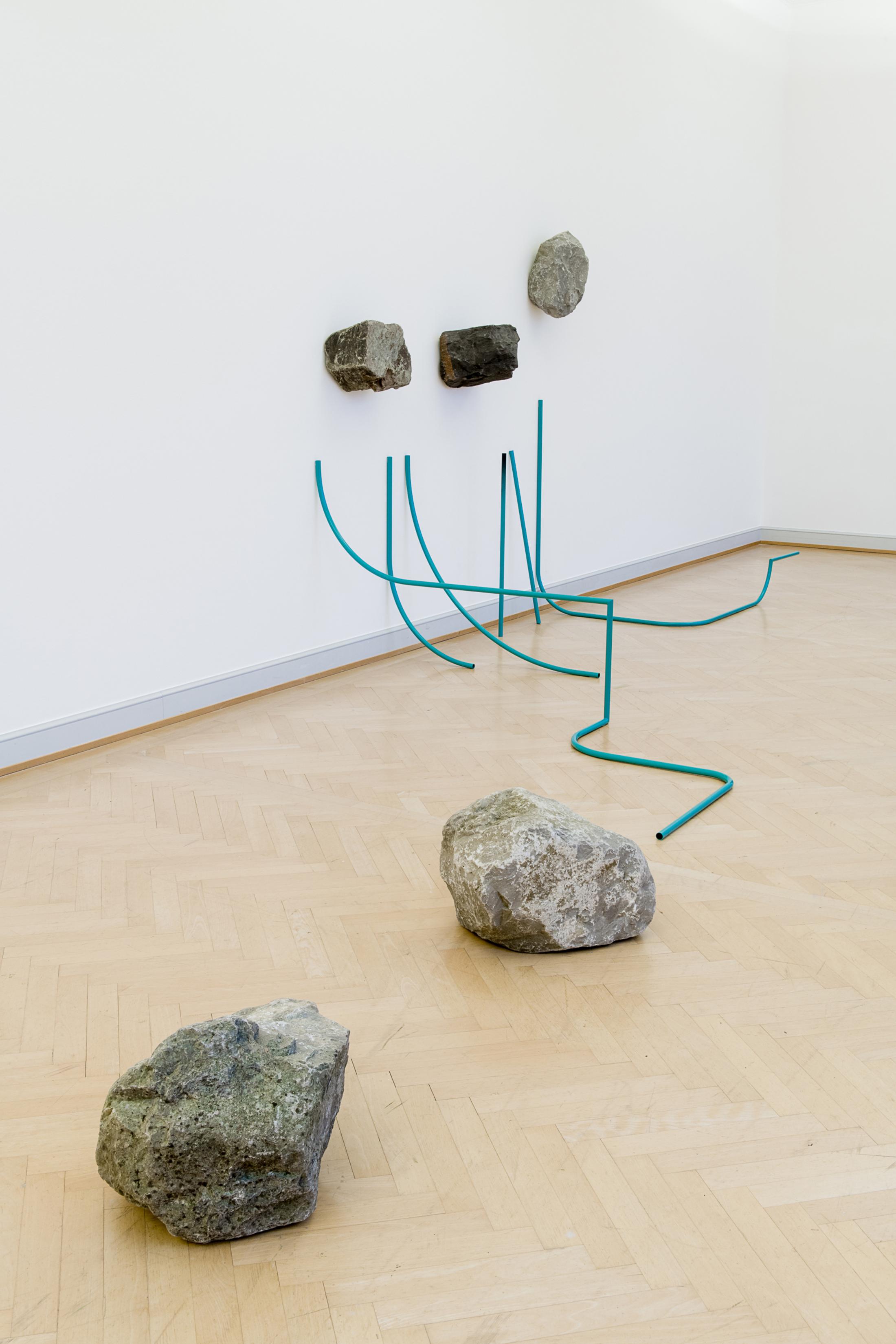 Installation View Gabriel Kuri "Attempt 1 to arrest the flow from even A to event B, 2018" at Kunstmuseum St. Gallen / Photo: Sebastian Stadler / Courtesy: the artist und Esther Schipper, Berlin