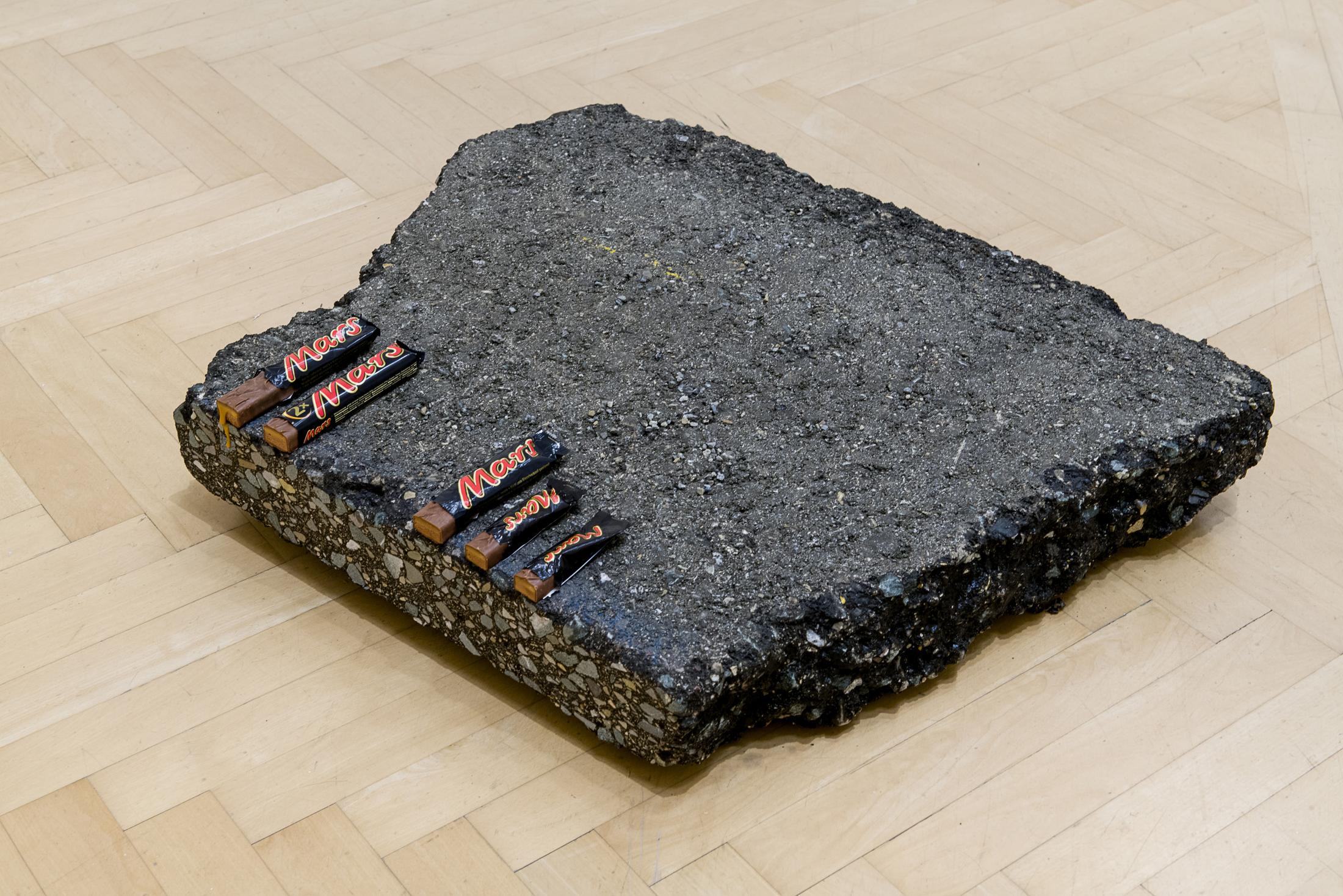 Installation View Nina Beier "Mars, 2018" at Kunstmuseum St.Gallen /  Photo: Sebastian Stadler / Courtesy: the artist