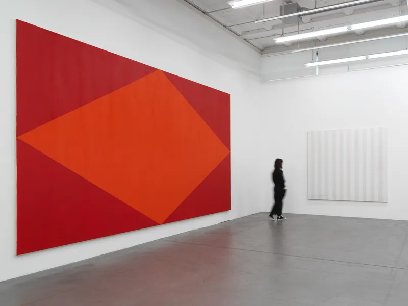 Exhibition View Olivier Mosset Soloshow «TUTU» at Haus Konstruktiv / Photo: Stefan Altenburger / Courtesy: the artist and Haus Konstruktiv, Zurich