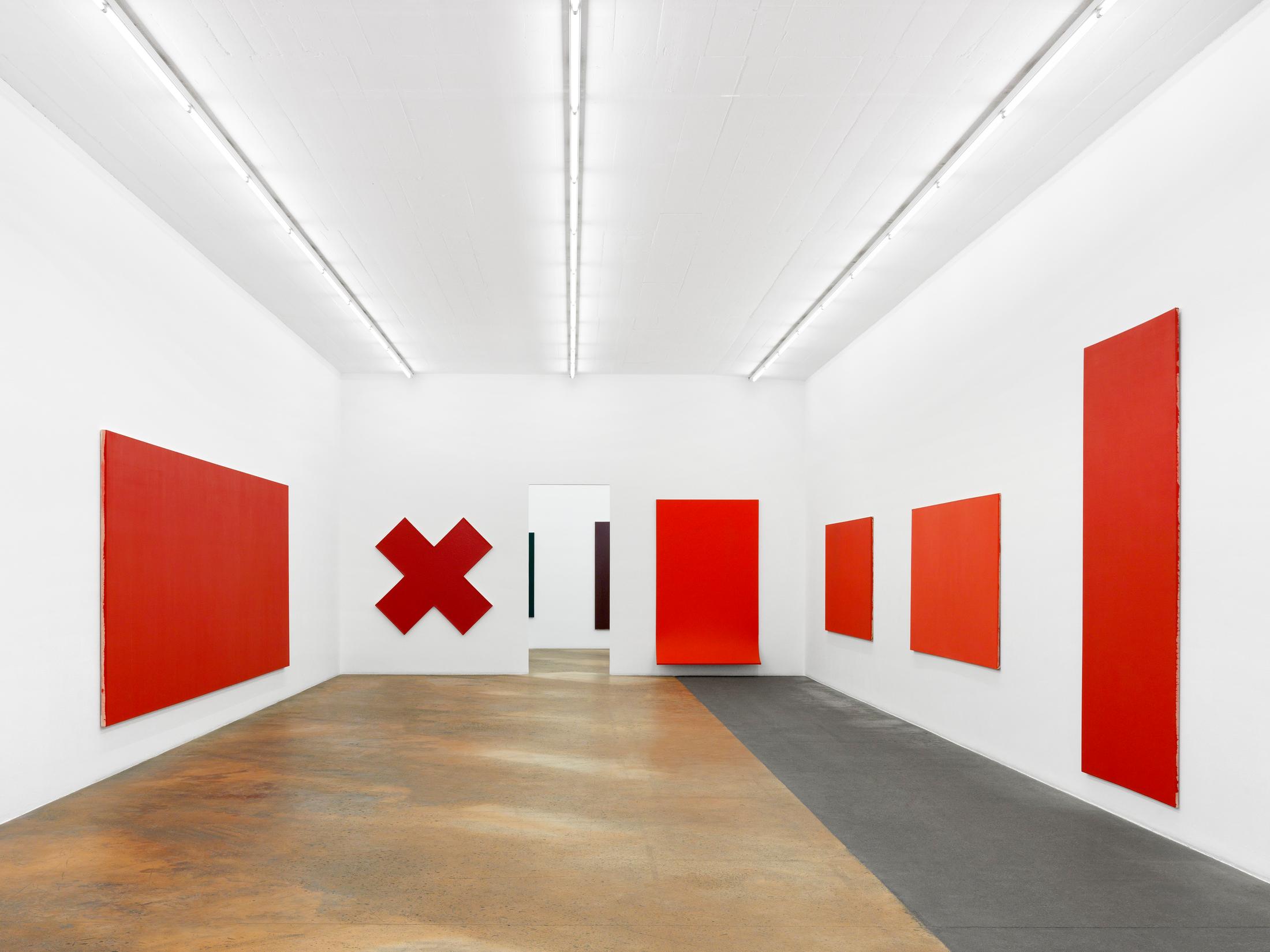 Exhibition View Olivier Mosset Soloshow at MAMCO, Geneva, 2020 / Photo: Annik Wetter / Courtesy: the artist and MAMCO