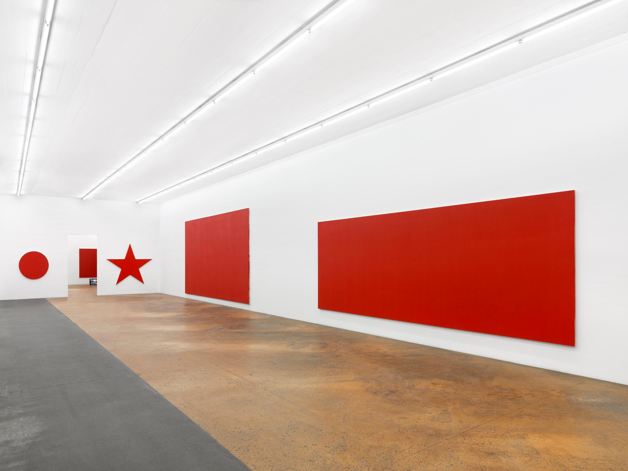 Exhibition View Olivier Mosset Soloshow at MAMCO, Geneva, 2020 / Photo: Annik Wetter / Courtesy: the artist and MAMCO