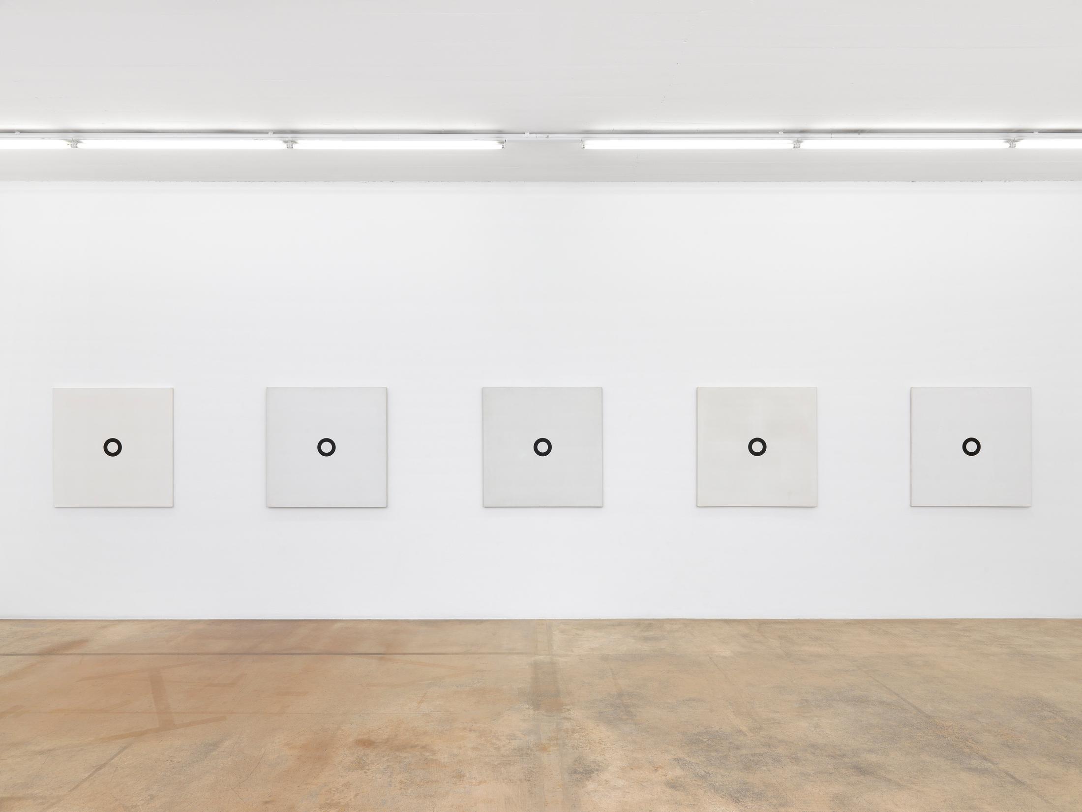 Exhibition View Olivier Mosset Soloshow at MAMCO, Geneva, 2020 / Photo: Annik Wetter / Courtesy: the artist and MAMCO